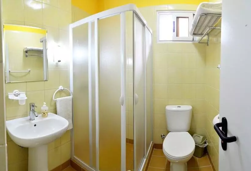 ペンション Hostal D'soto