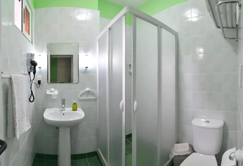 ペンション Hostal D'soto