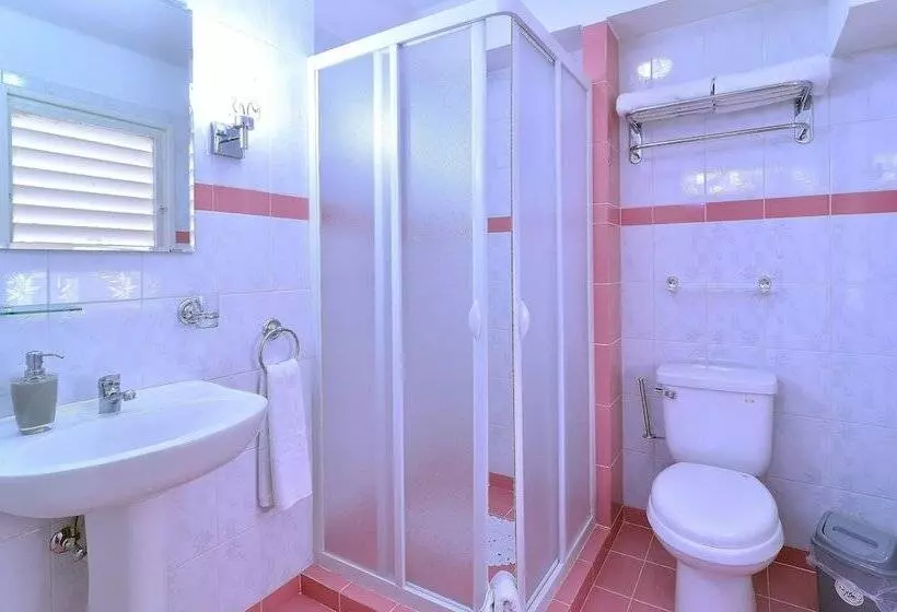 ペンション Hostal D'soto