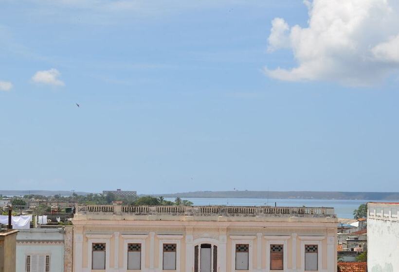 پانسیون Hostal El Zafiro