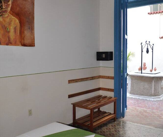 پانسیون Hostal El Zafiro