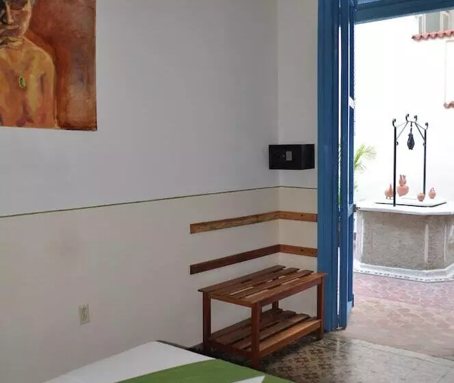 پانسیون Hostal El Zafiro