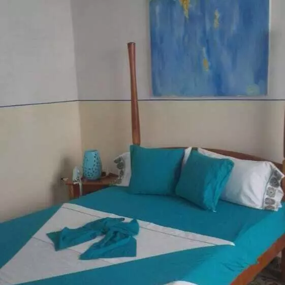 پانسیون Hostal El Zafiro