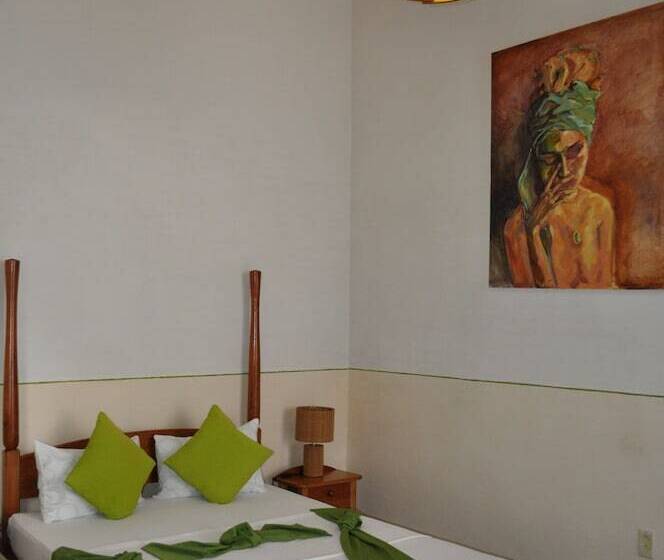 پانسیون Hostal El Zafiro