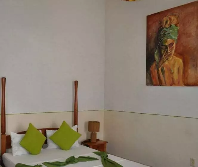پانسیون Hostal El Zafiro