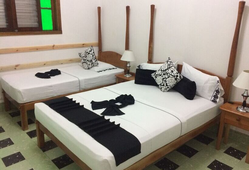 پانسیون Hostal El Zafiro