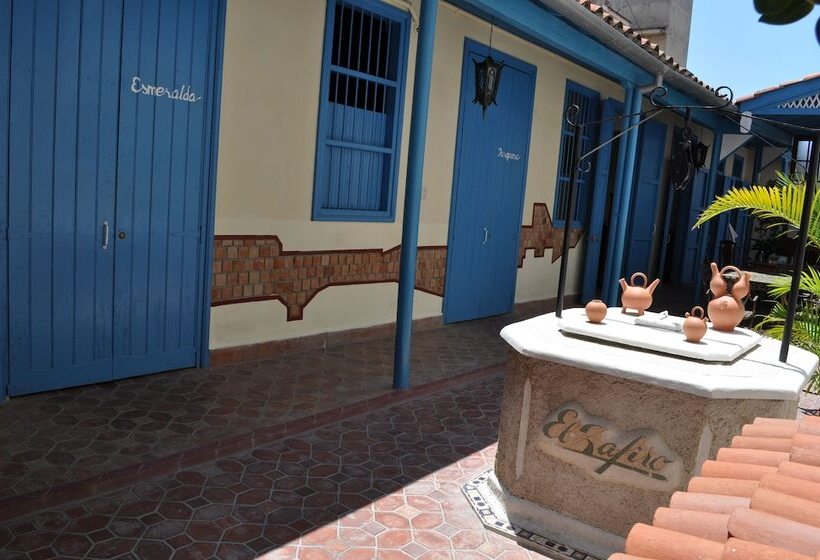 پانسیون Hostal El Zafiro