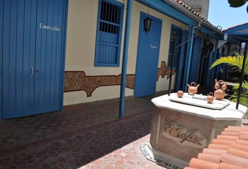 پانسیون Hostal El Zafiro