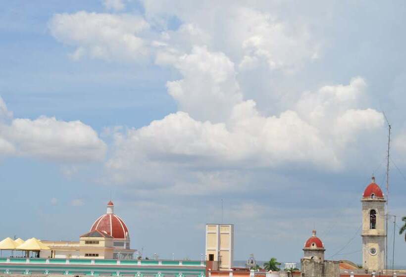 پانسیون Hostal El Zafiro