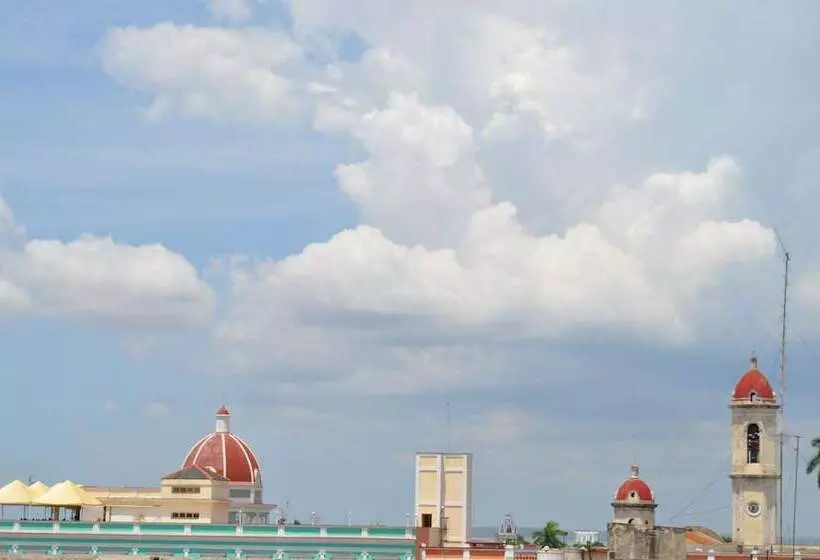 پانسیون Hostal El Zafiro