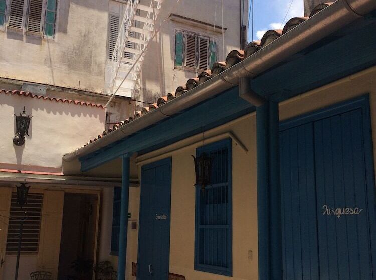 پانسیون Hostal El Zafiro