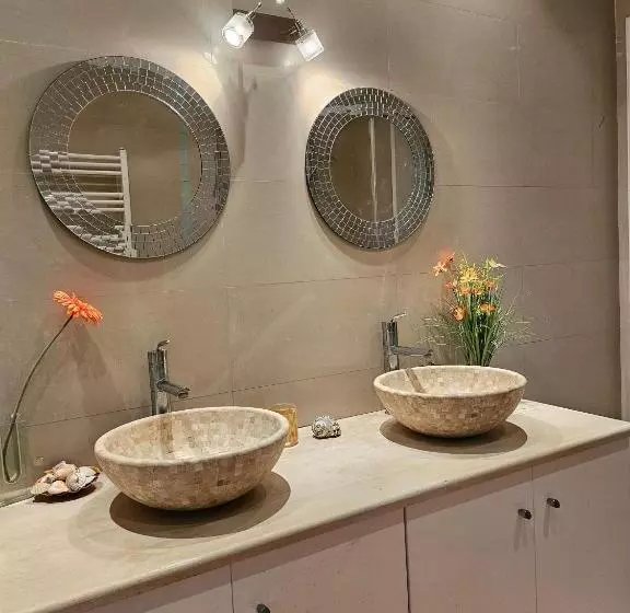 ペンション Room In Guest Room   Guest Apartment Within A Villa In Lagonissi