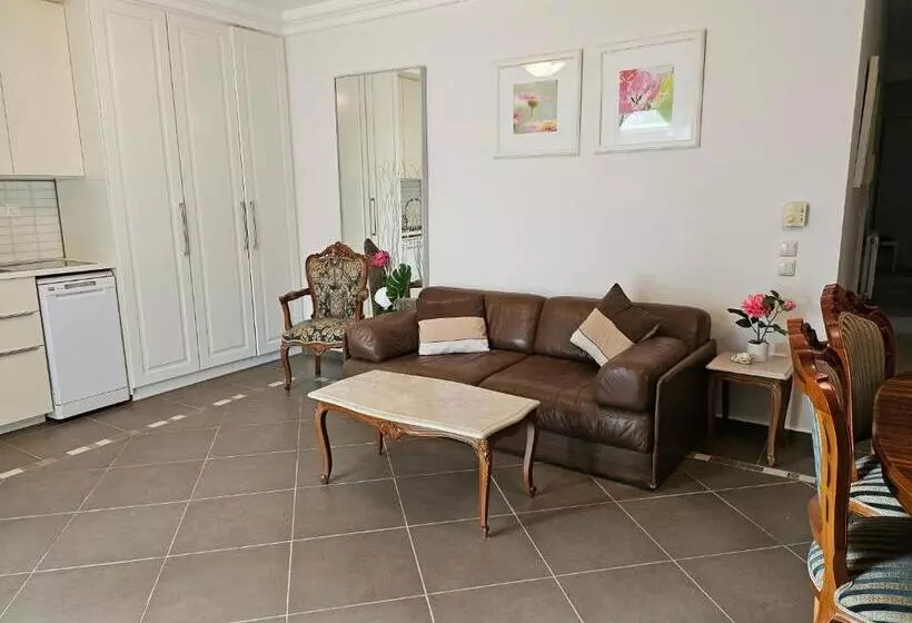 ペンション Room In Guest Room   Guest Apartment Within A Villa In Lagonissi