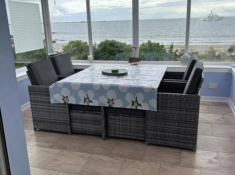 اقامتگاه Unique House In An Idyllic Situation On A Beach