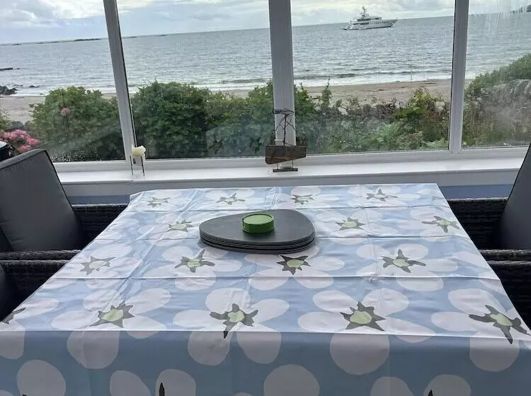 اقامتگاه Unique House In An Idyllic Situation On A Beach