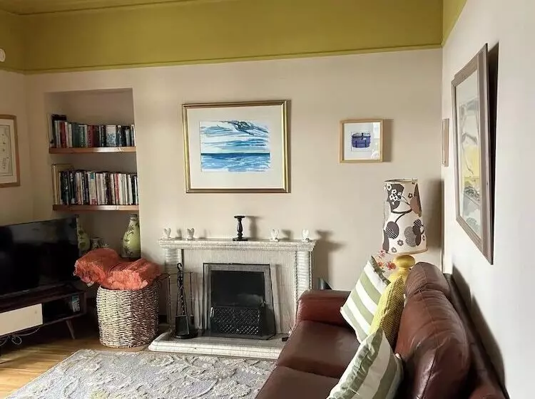 اقامتگاه Unique House In An Idyllic Situation On A Beach