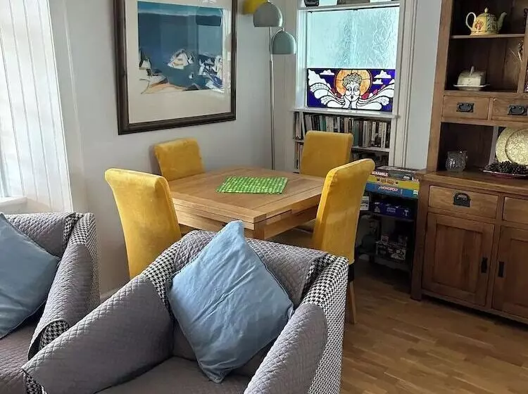 اقامتگاه Unique House In An Idyllic Situation On A Beach