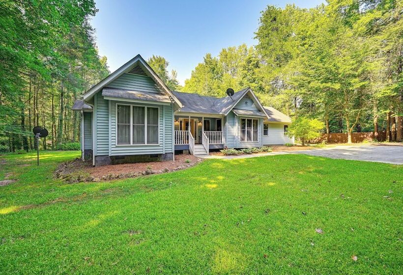 Riverfront Retreat: 1 Mi To Jones Gap State Park!