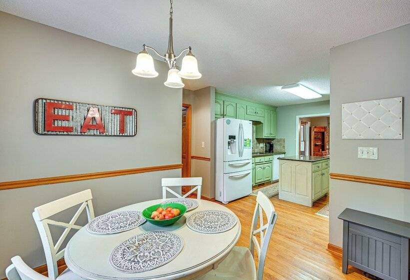 Riverfront Retreat: 1 Mi To Jones Gap State Park!