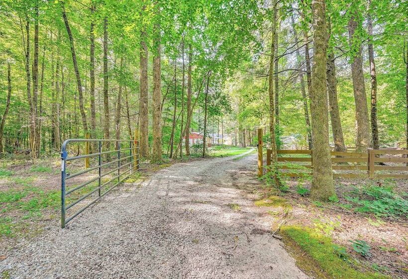 Riverfront Retreat: 1 Mi To Jones Gap State Park!