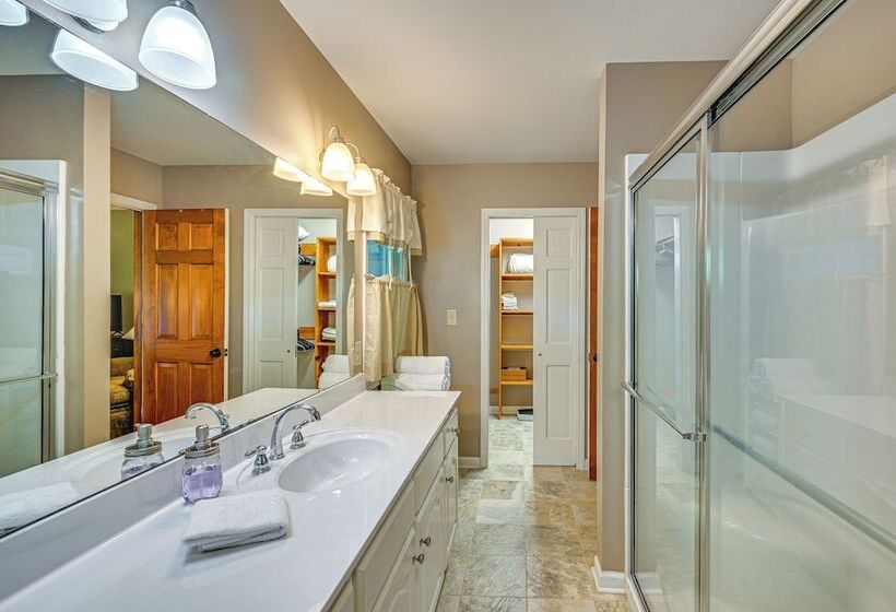 Riverfront Retreat: 1 Mi To Jones Gap State Park!