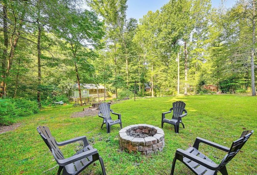 Riverfront Retreat: 1 Mi To Jones Gap State Park!