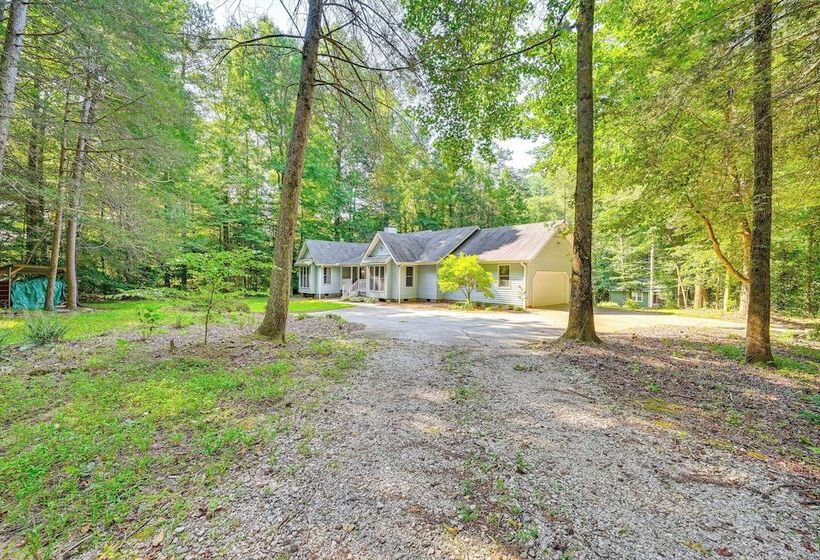 Riverfront Retreat: 1 Mi To Jones Gap State Park!