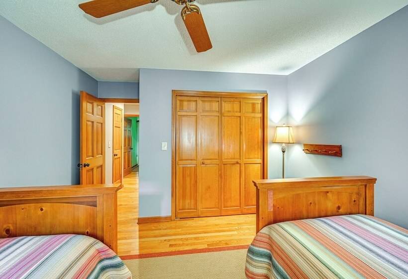 Riverfront Retreat: 1 Mi To Jones Gap State Park!