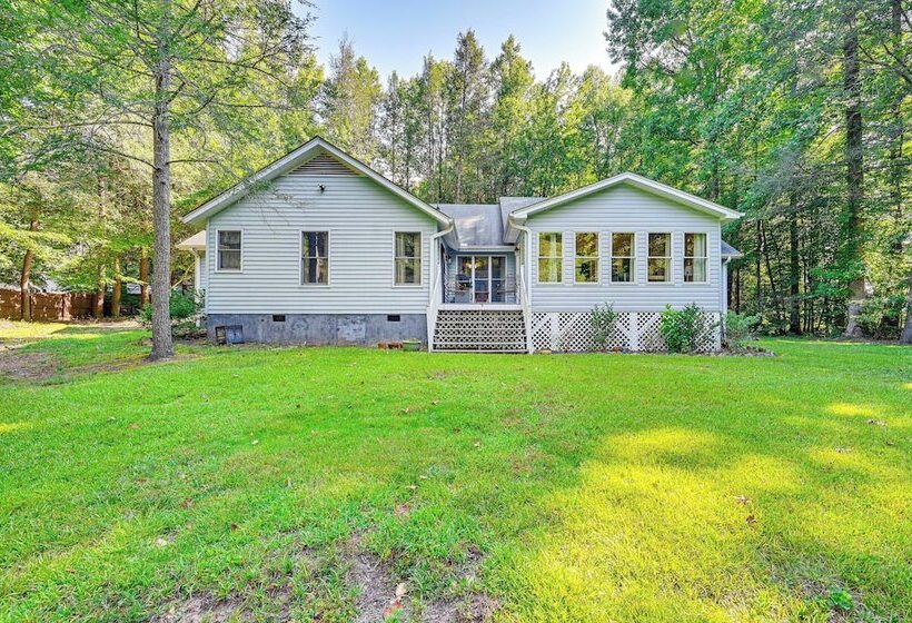 Riverfront Retreat: 1 Mi To Jones Gap State Park!