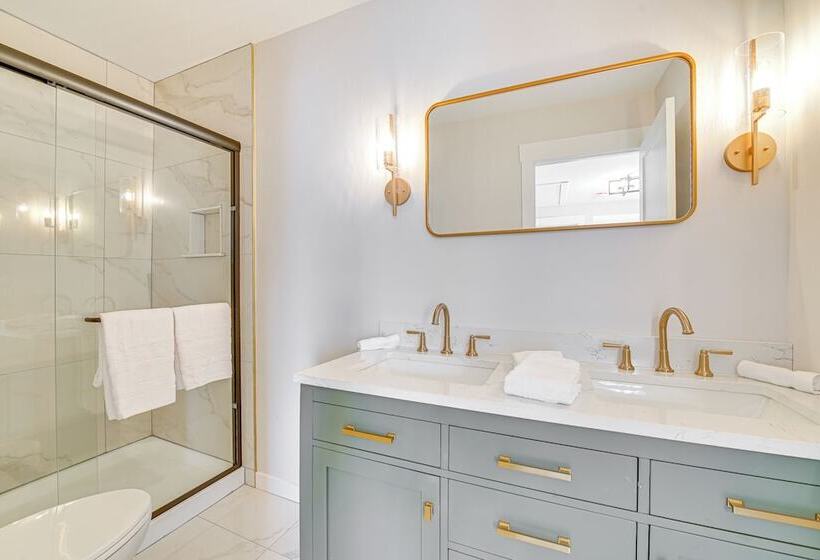 Saratoga Springs Home W/ Hot Tub: Walk To Downtown