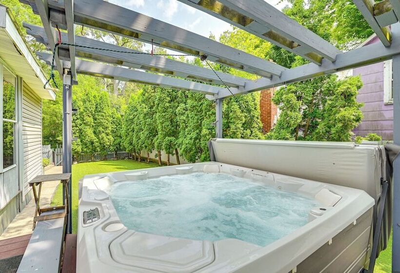 Saratoga Springs Home W/ Hot Tub: Walk To Downtown