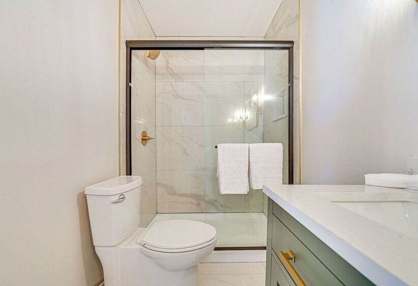 Saratoga Springs Home W/ Hot Tub: Walk To Downtown