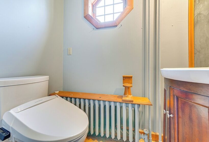 Saratoga Springs Home W/ Hot Tub: Walk To Downtown