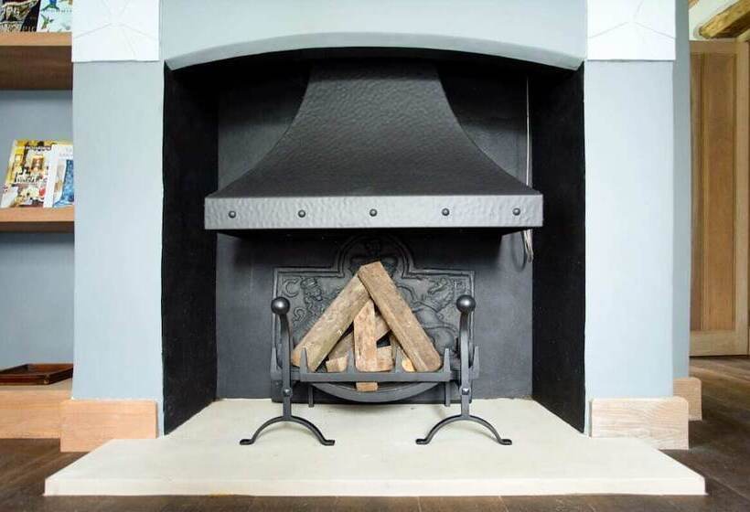 The Swinbrook Manor House   Spacious 5bdr House With Garden