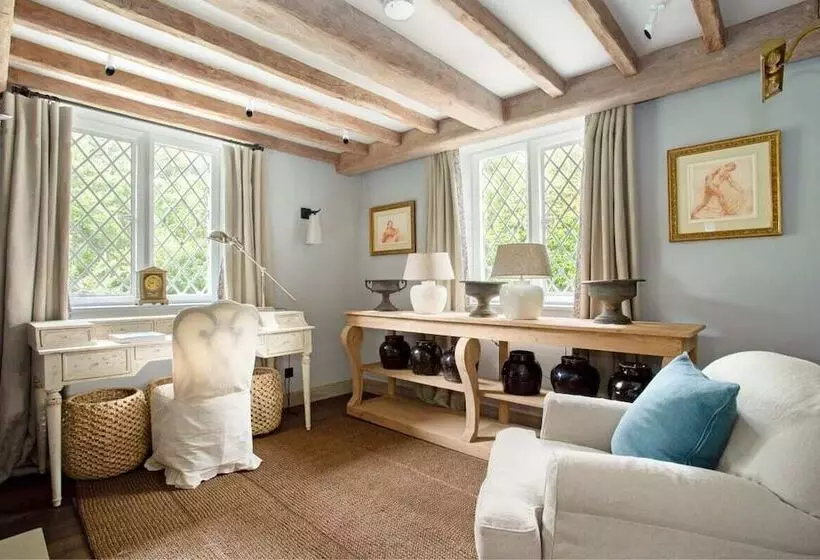 The Swinbrook Manor House   Spacious 5bdr House With Garden