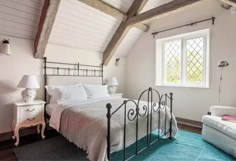 The Swinbrook Manor House   Spacious 5bdr House With Garden