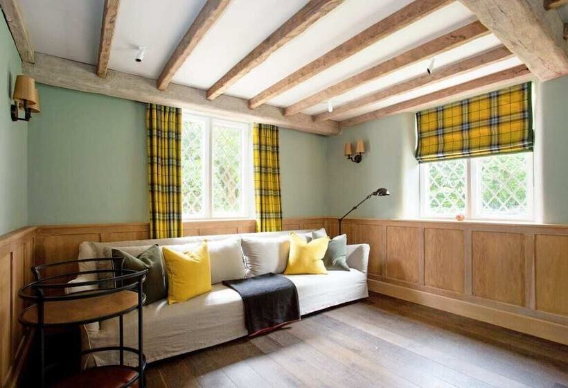 The Swinbrook Manor House   Spacious 5bdr House With Garden