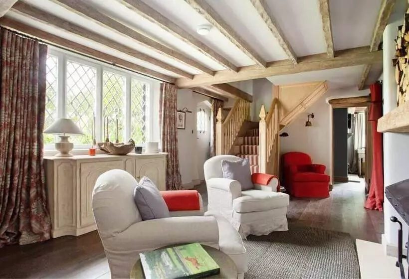 The Swinbrook Manor House   Spacious 5bdr House With Garden