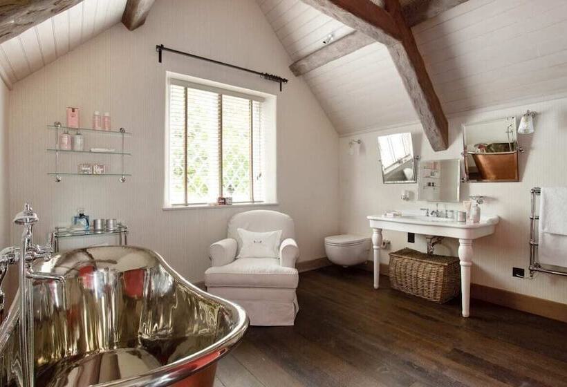 The Swinbrook Manor House   Spacious 5bdr House With Garden