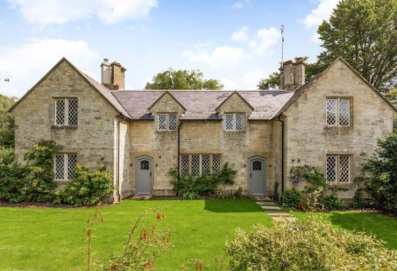 The Swinbrook Manor House   Spacious 5bdr House With Garden