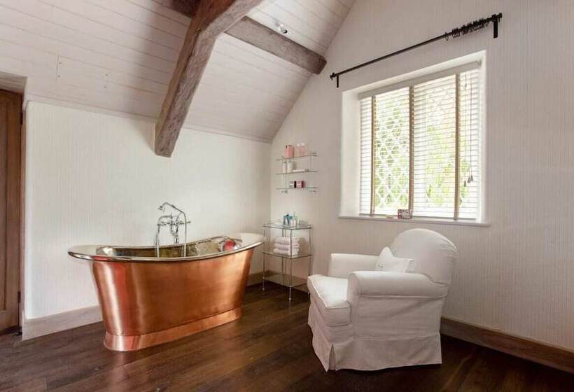 The Swinbrook Manor House   Spacious 5bdr House With Garden