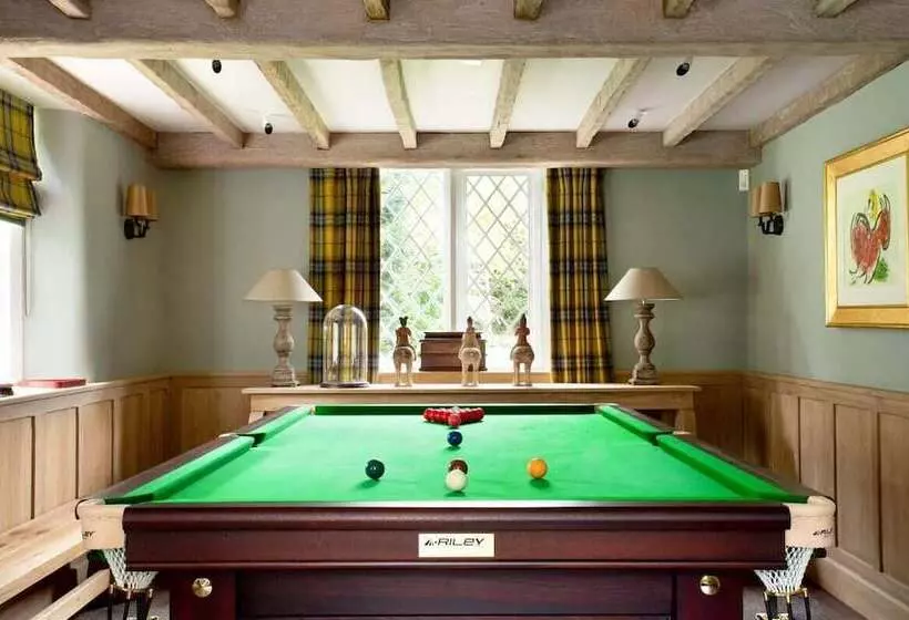 The Swinbrook Manor House   Spacious 5bdr House With Garden