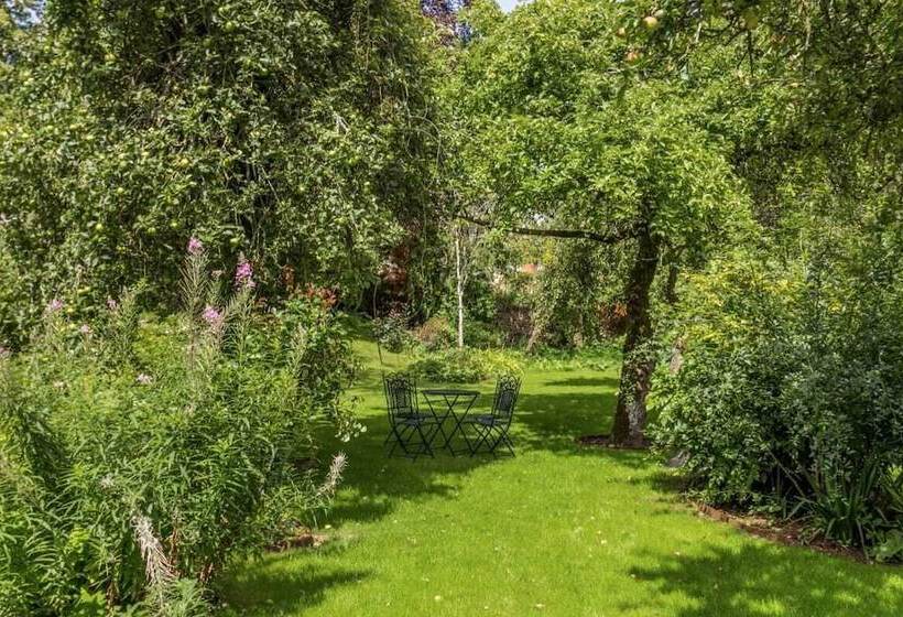 The Swinbrook Manor House   Spacious 5bdr House With Garden