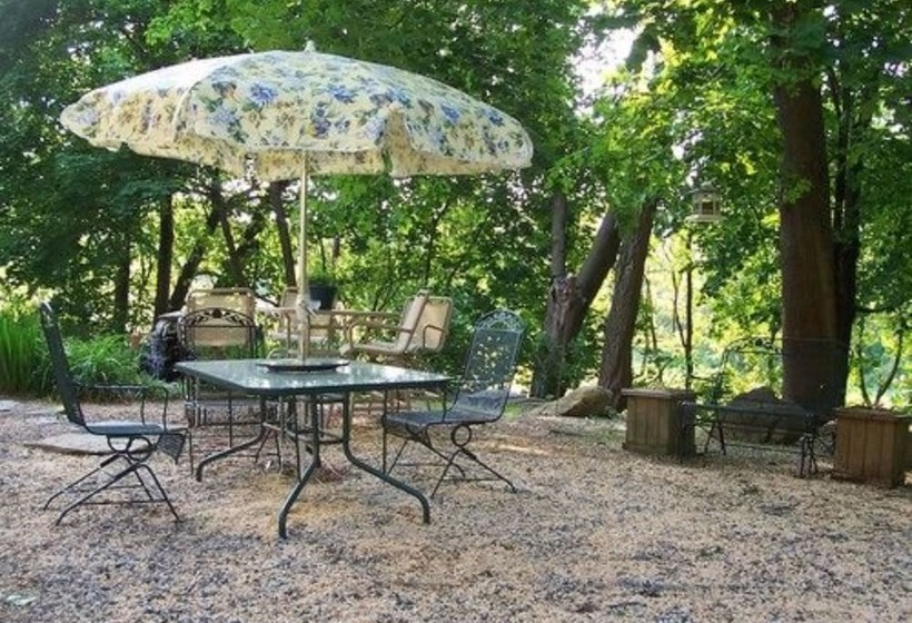 Fallen Tree Farm Bed And Breakfast