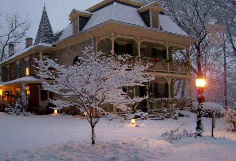 Fallen Tree Farm Bed And Breakfast