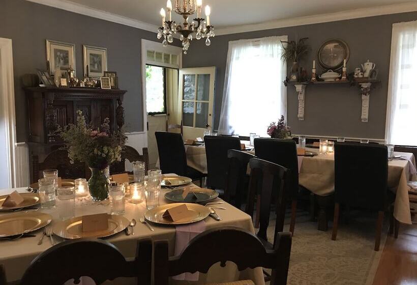 Fallen Tree Farm Bed And Breakfast