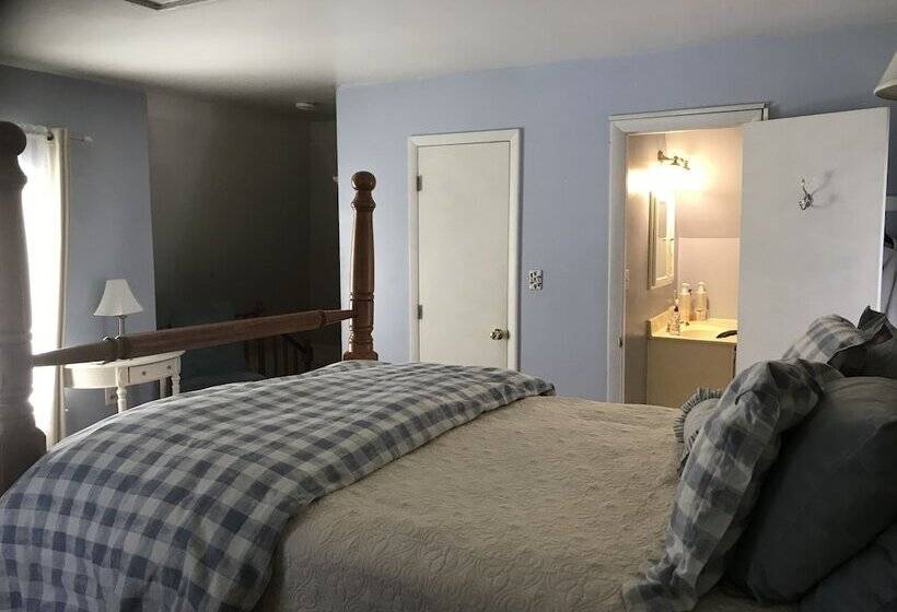 Fallen Tree Farm Bed And Breakfast