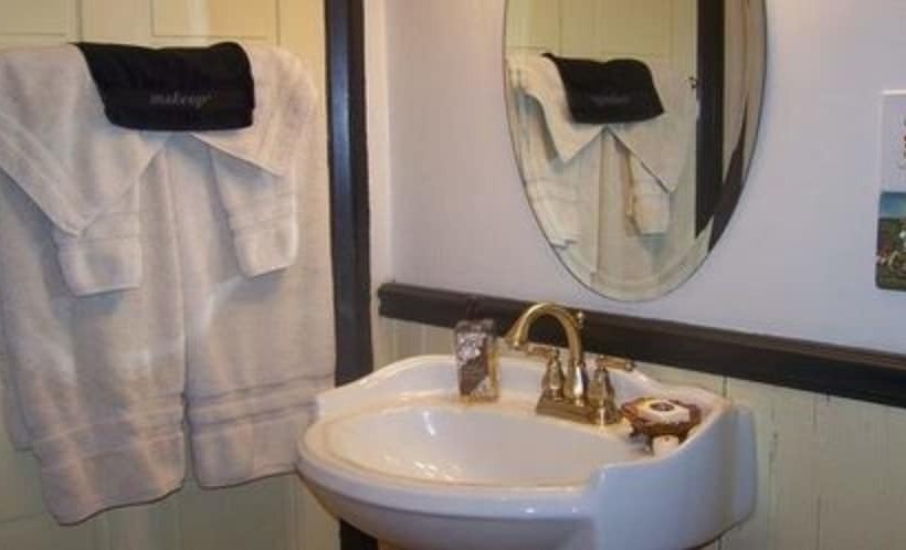 Fallen Tree Farm Bed And Breakfast