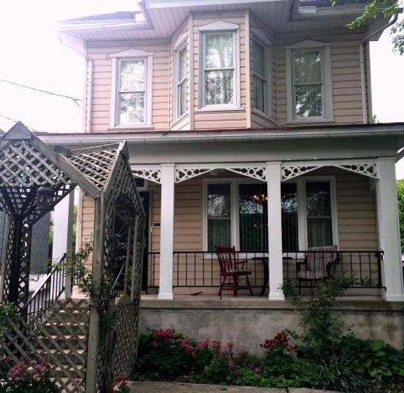 Hillcrest Bed And Breakfast