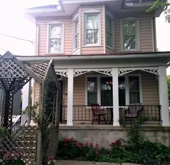 Hillcrest Bed And Breakfast